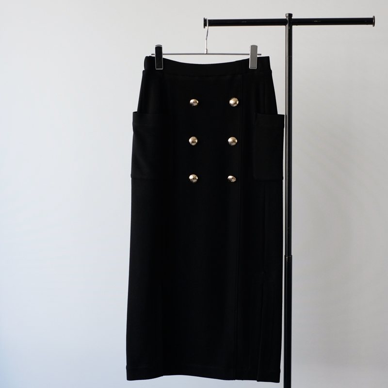 金ボタンがアクセントのタイトスカート | RITSUKO SHIRAHAMA